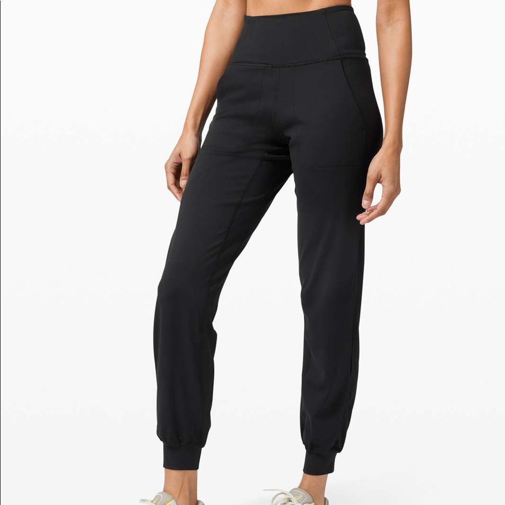 Lululemon size 2 High-rise Align Joggers black 27”